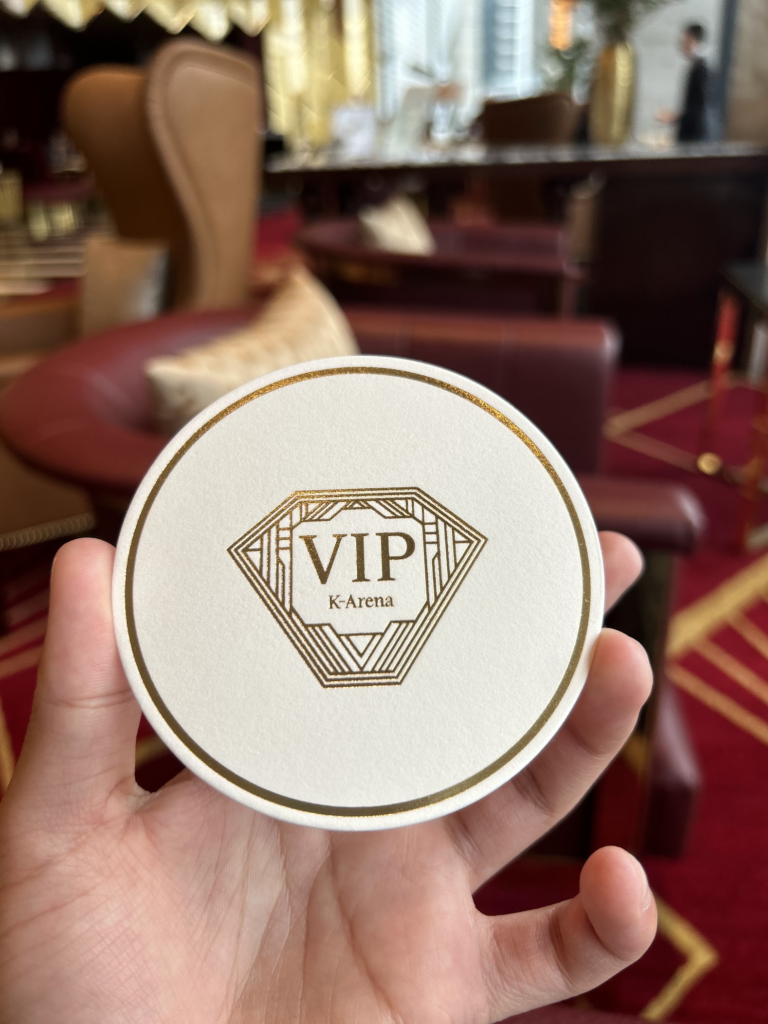 VIP K-Arenaと書かれたコースター。